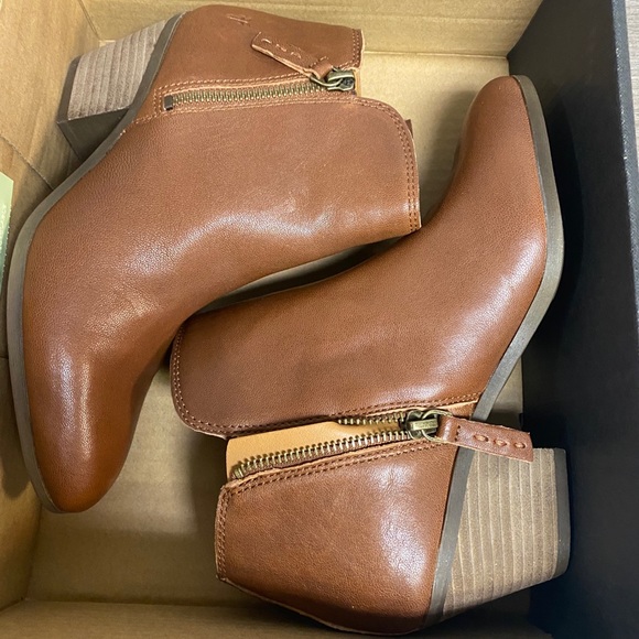 Frye | Judith Zip Bootie Whiskey Size 6.5 NIB - Picture 3 of 10